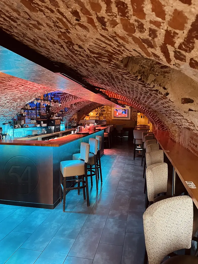 Cave aménagée du 54 Cocktails Bar à Arras